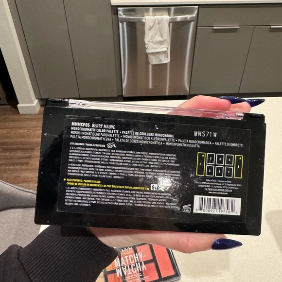 NYX Eyeshadow Palette - Picture 2 of 2